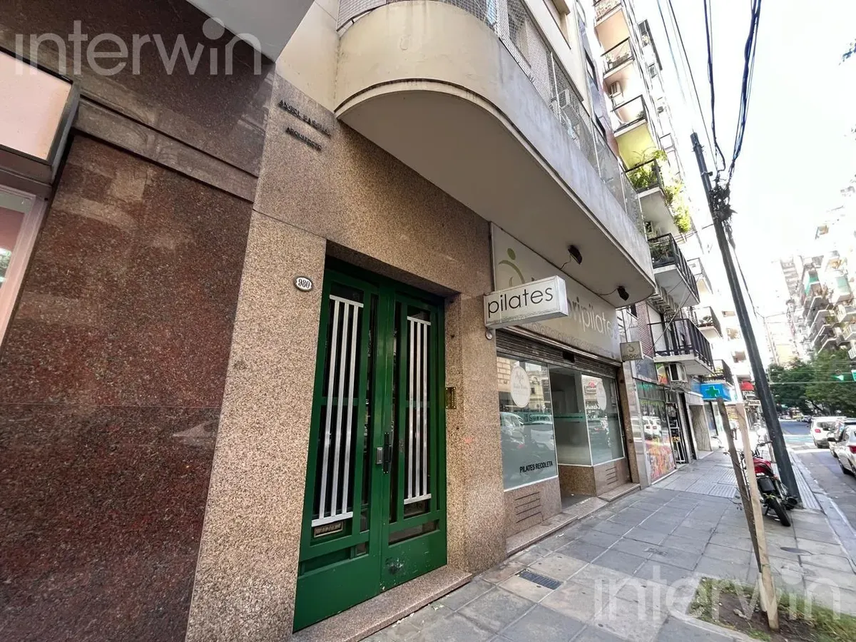 Apartamento de três ambientes com 2 dormitórios no contrafrente em Recoleta