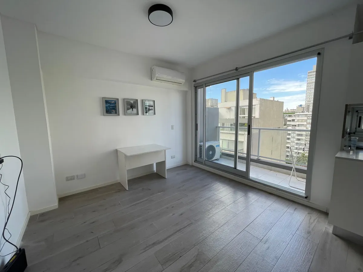 Kitnet sem mobília com varanda em Palermo