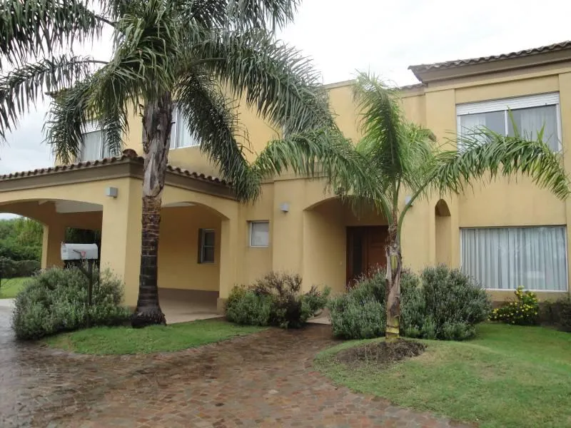 Casa Muy Bien Ubicada En Venta/alquiler En Santa Barbara!