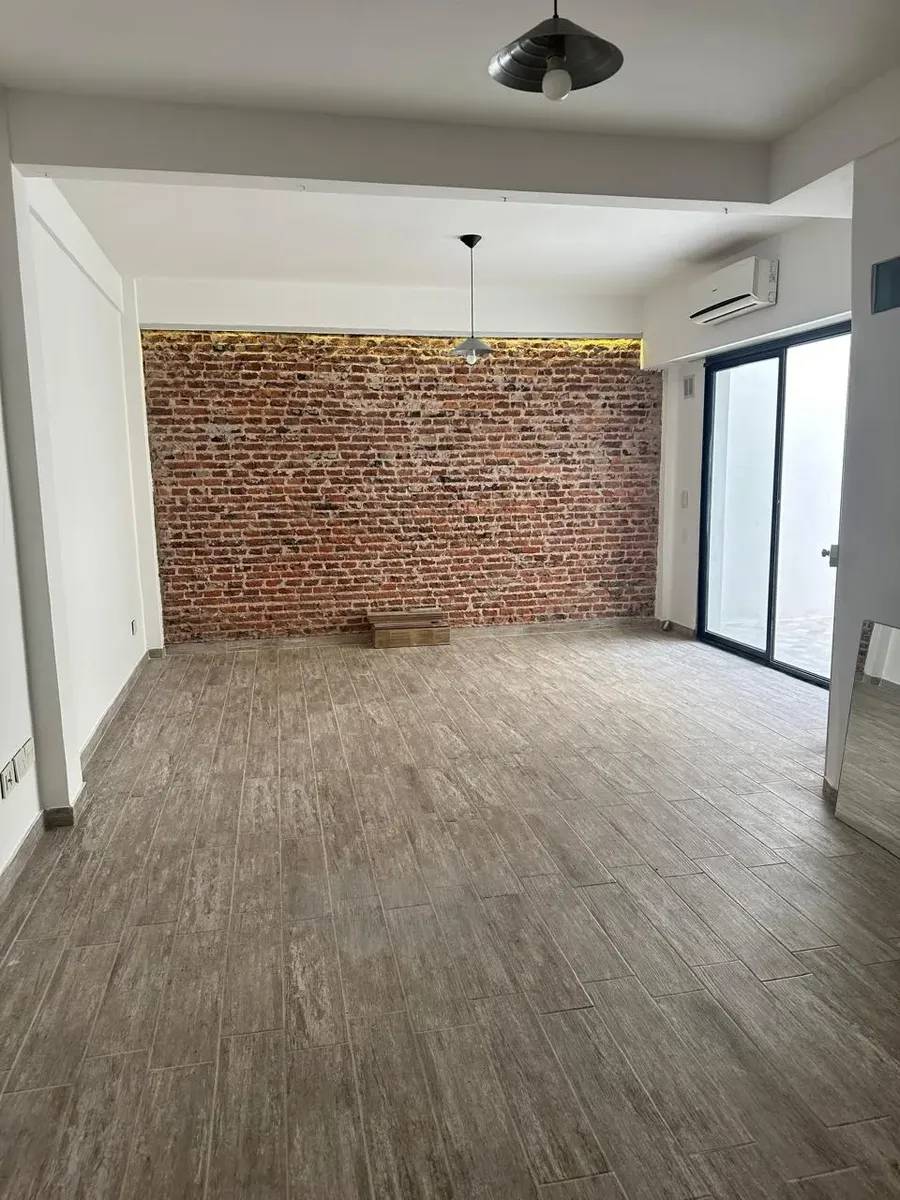 Monoambiente en planta baja con patio en La Lucila, Vicente López