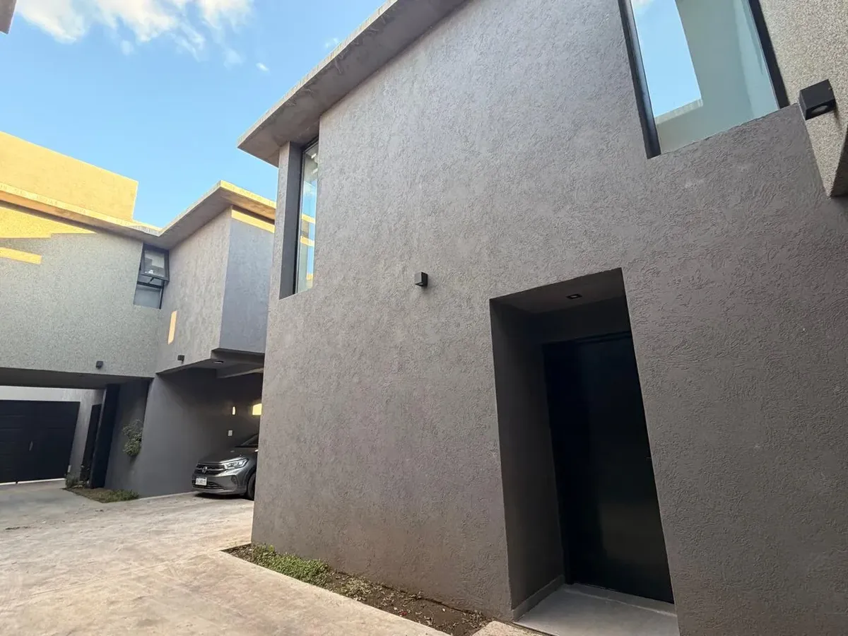 Excelente Dúplex De Dos Dormitorios Con Jardín A Estrenar