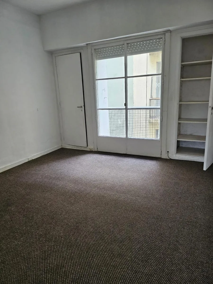 Departamento de 3 ambientes con balcón en Monserrat