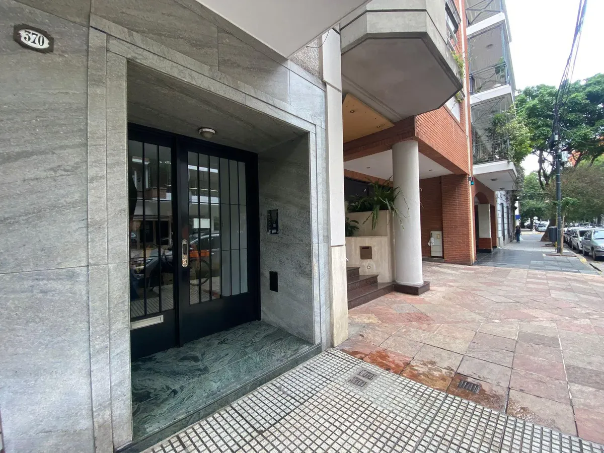 Four-bedroom apartment with fixed parking in Caballito