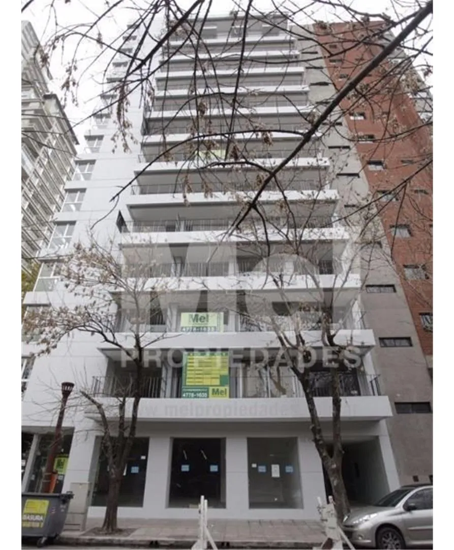 Monoambiente con balcón apto profesional en General San Martín