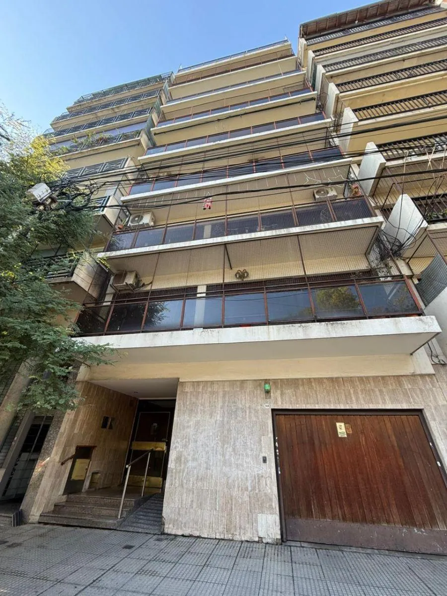Departamento de 2 ambientes lateral con balcón francés en Caballito