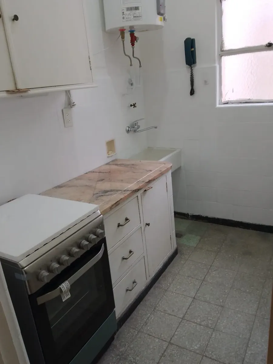 Apartamento de 2 ambientes com varanda em Balvanera