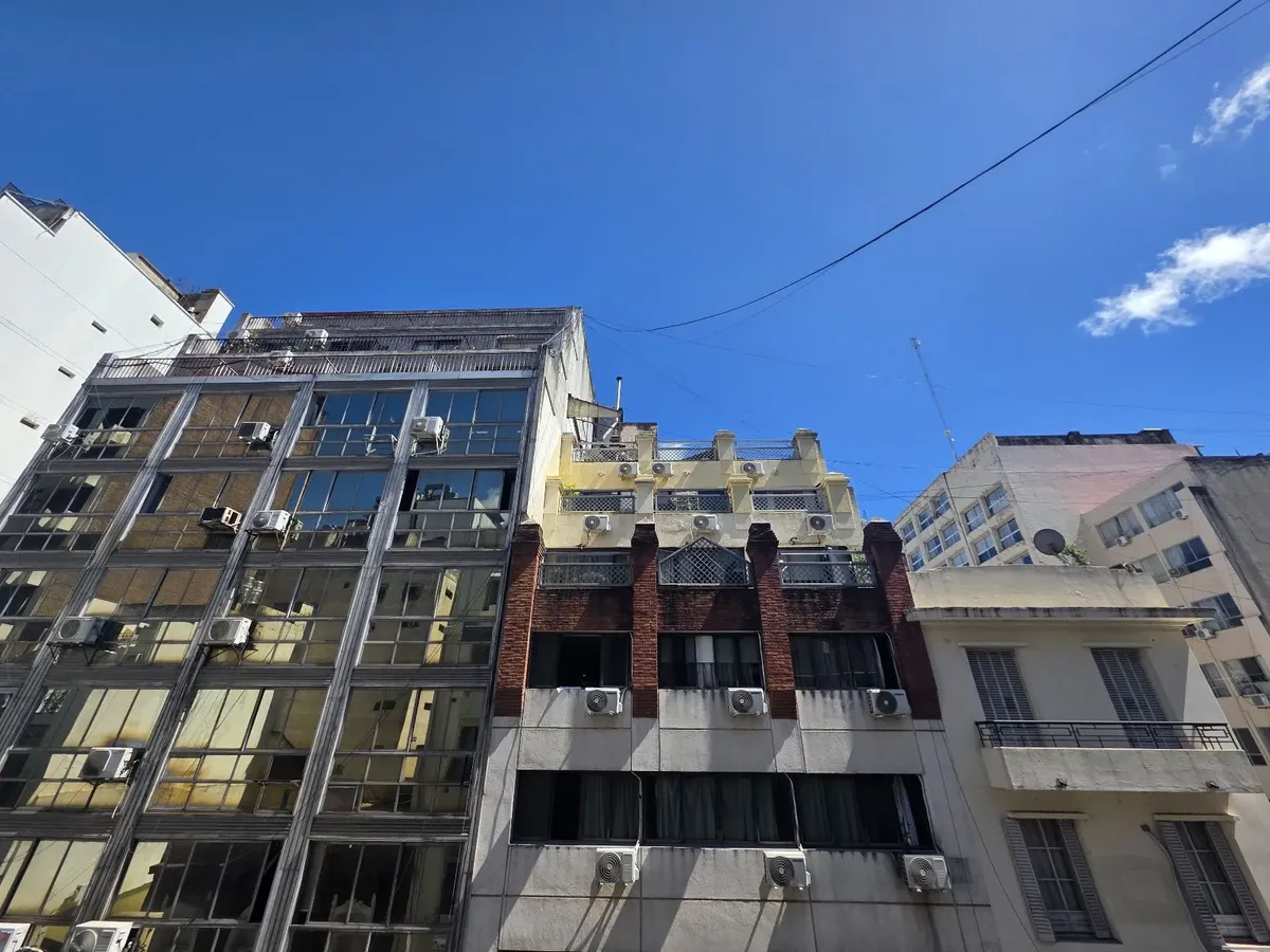 Three-bedroom four-room apartment with views of Plaza Lavalle in San Nicolás