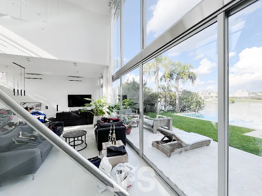 Аренда дома в Los Alisos, Nordelta, с видом на озеро