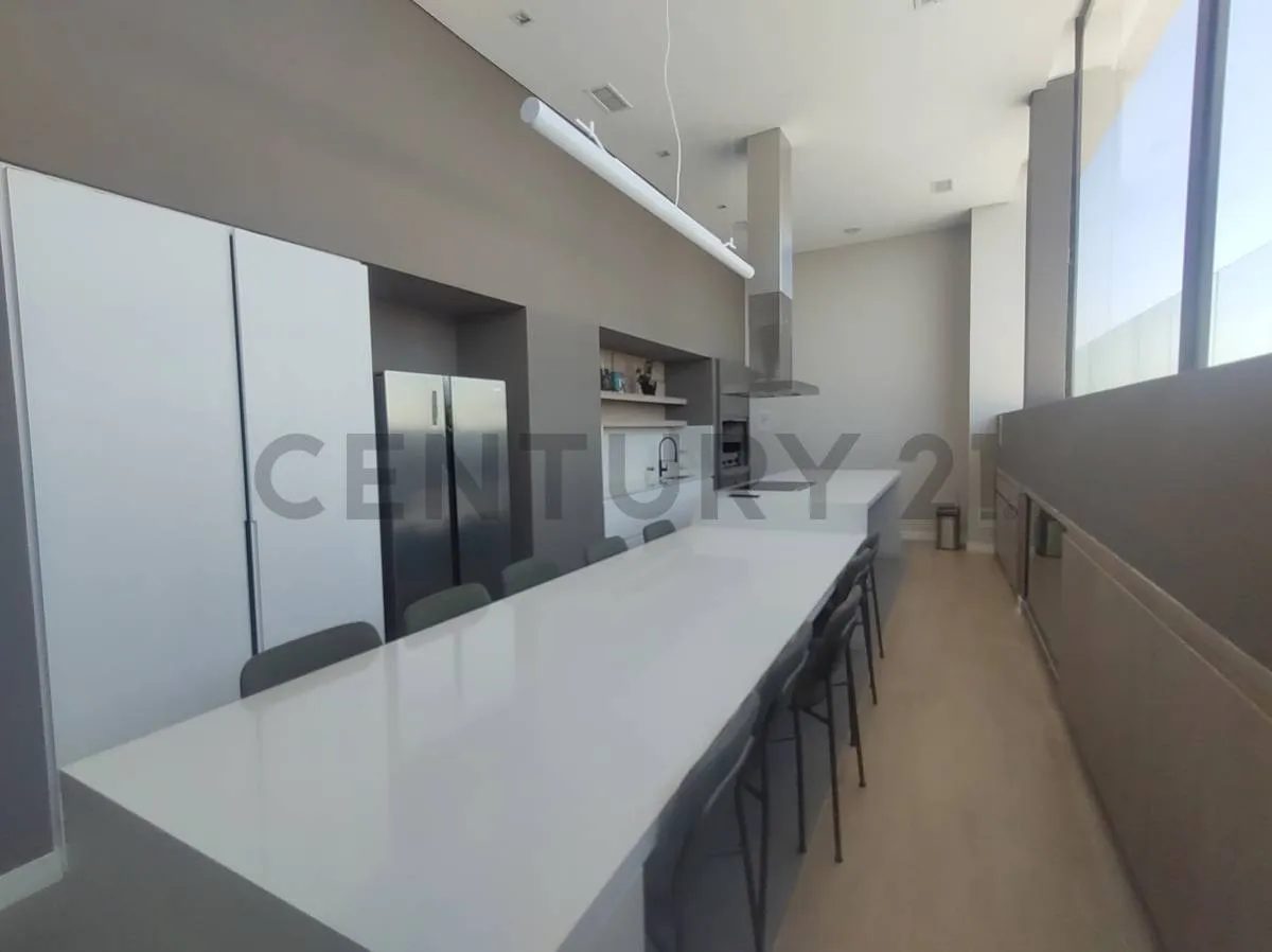 Departamento de 3 ambientes con balcón aterrazado en Monserrat