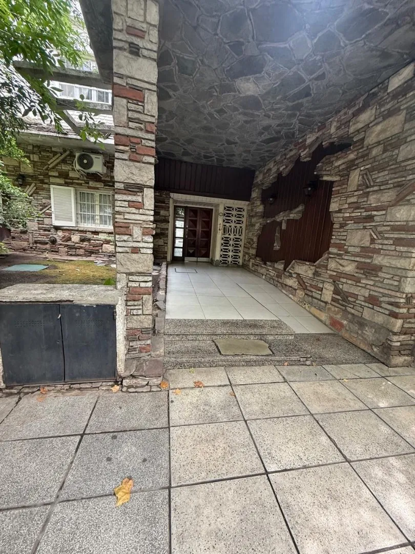 Apartamento de 3 ambientes com 2 dormitórios em Castelar Norte