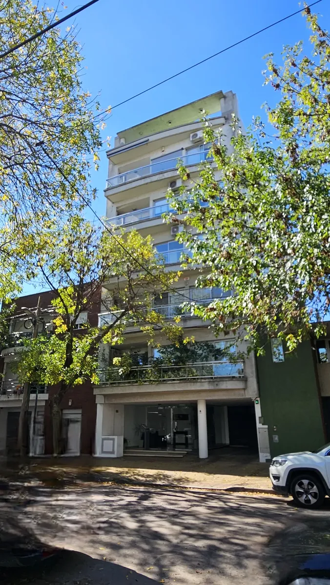 Apartamento com 2 dormitórios e varanda em La Plata