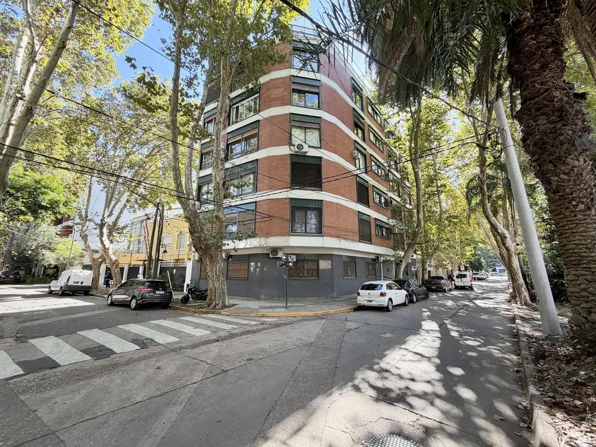 Refurbished two-bedroom apartment for rent in Olivos