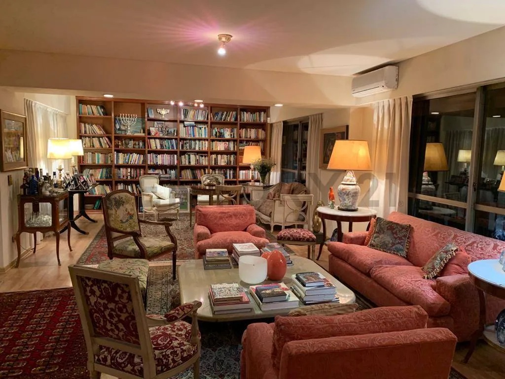 Apartamento com 4 dormitórios em Palermo Chico