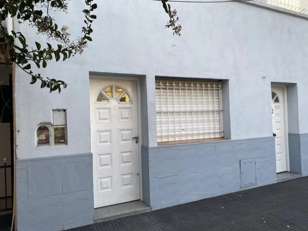 Monoambiente al frente en Lomas del Mirador