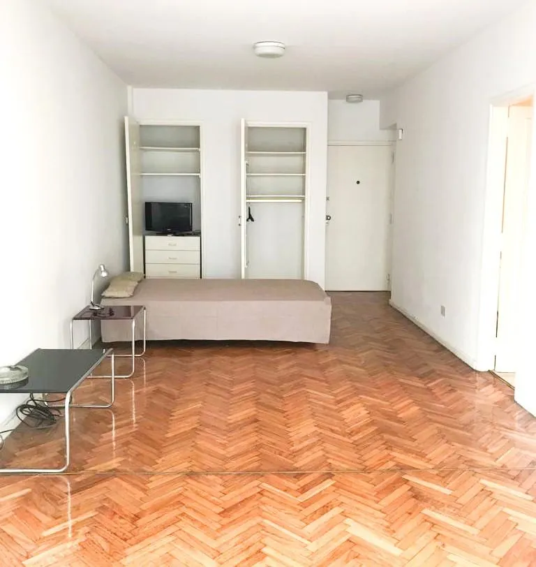 Studio apartment with balcony in Recoleta
