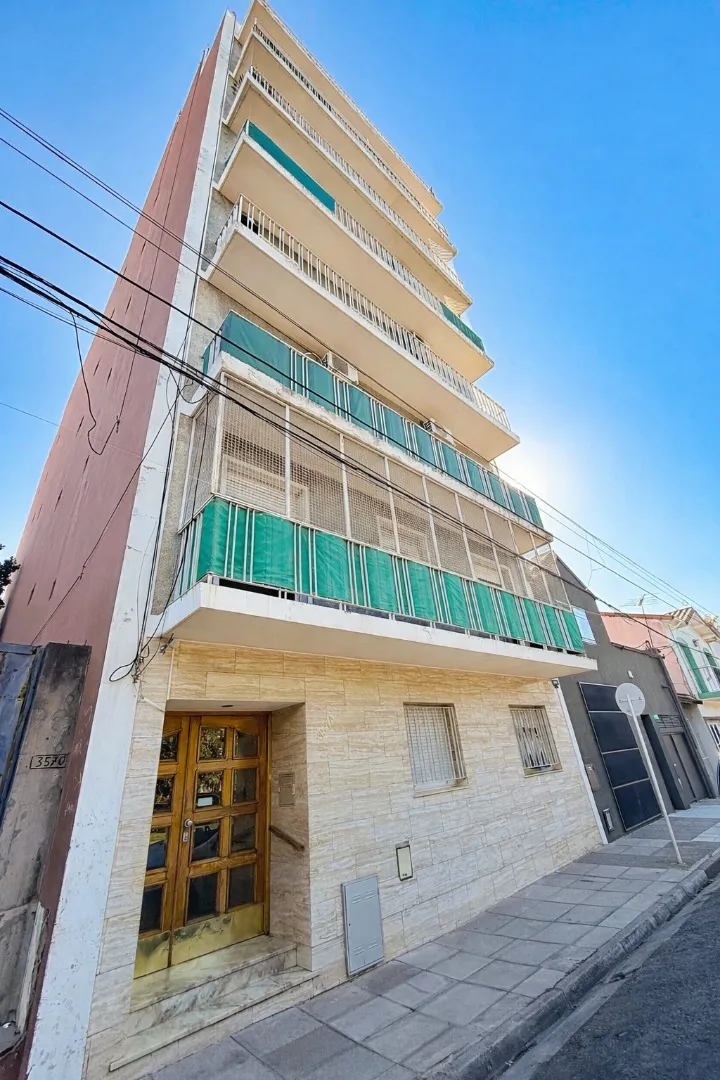 Apartamento de dois ambientes com 1 quarto mobiliado para alugar em Saavedra