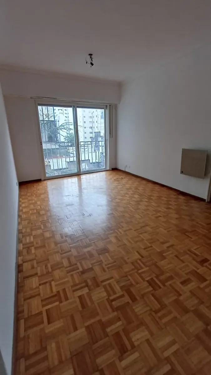 Двухкомнатная квартира с отдельной кухней в Núñez