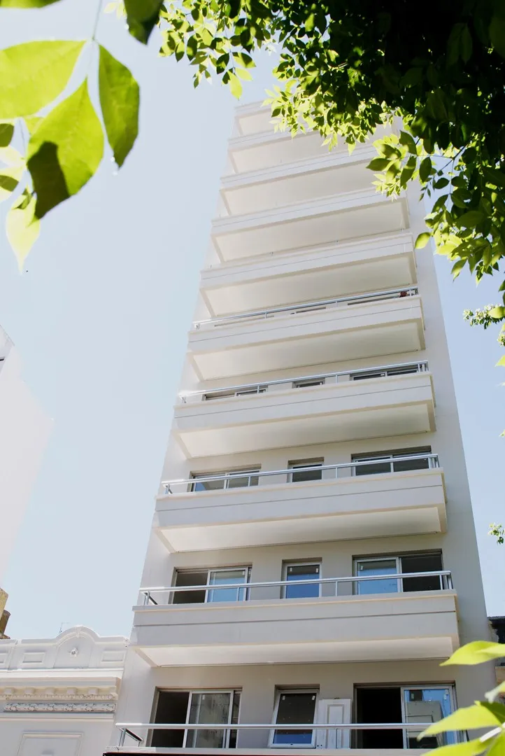 Apartamento de 1,5 dormitórios com varanda francesa em La Plata