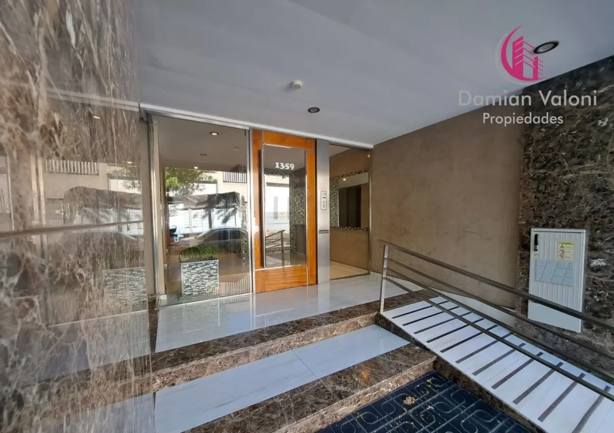 Departamento de 3 ambientes al frente con balcón en Monte Castro