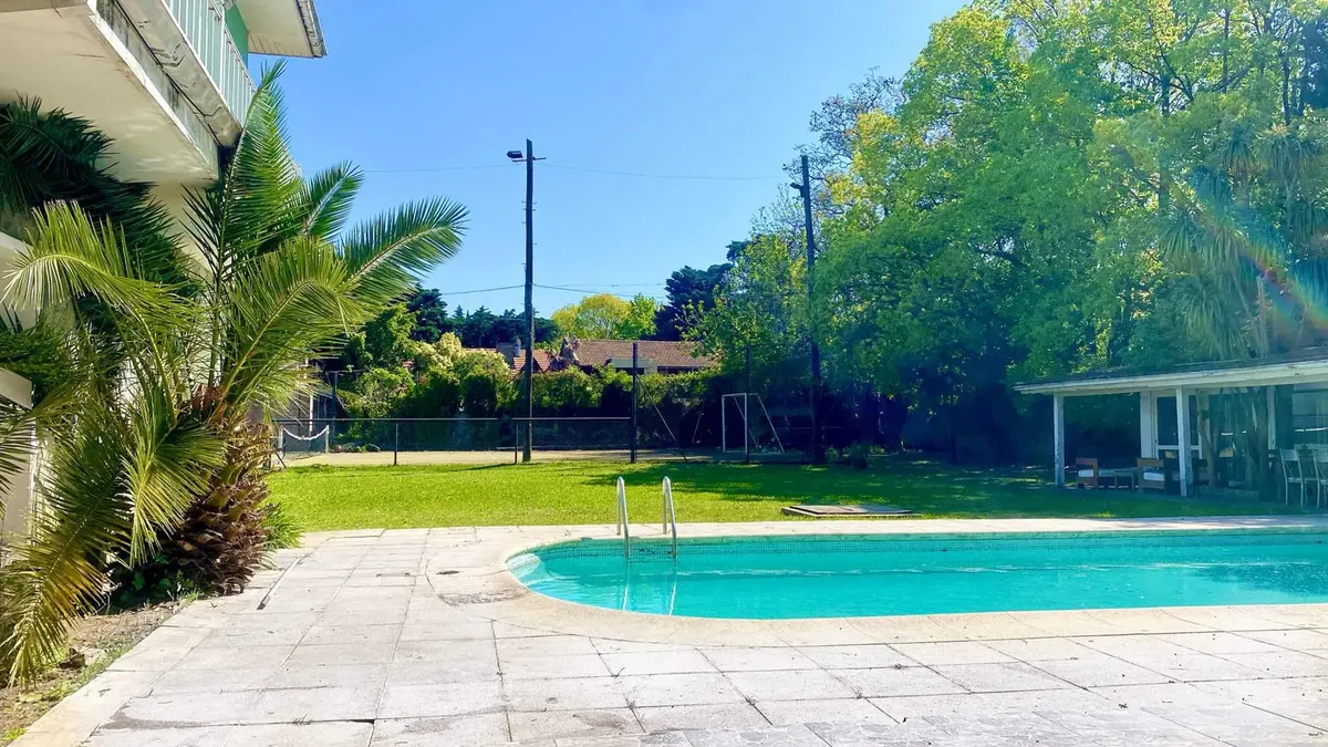Departamento estudio en San Isidro para uso diurno con quincho, pileta y cancha de tenis
