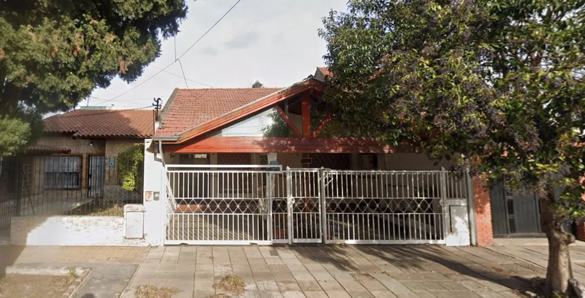 Casa para alugar com 5 quartos em Lanús Oeste