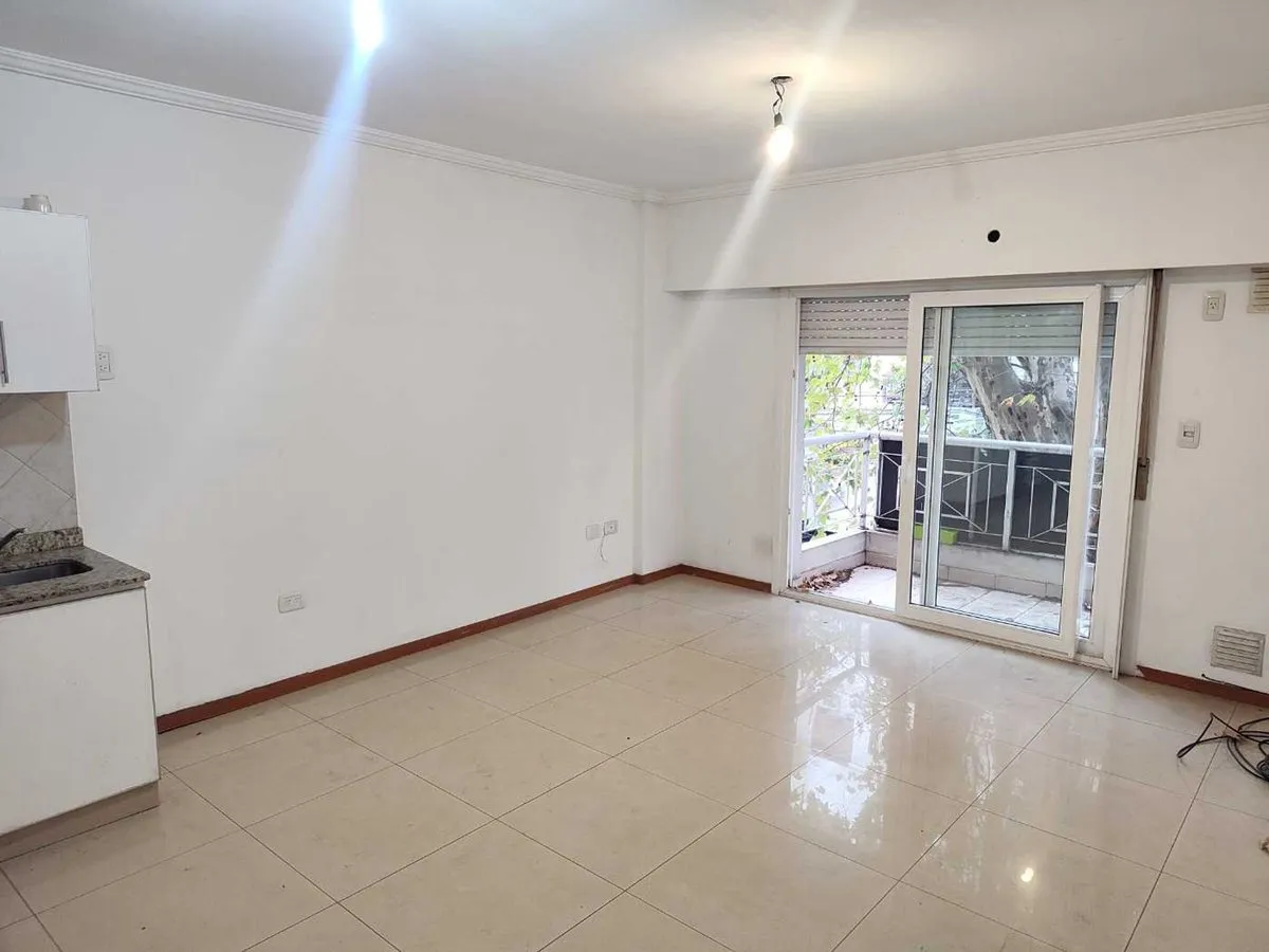 Studio apartment with balcony in Flores