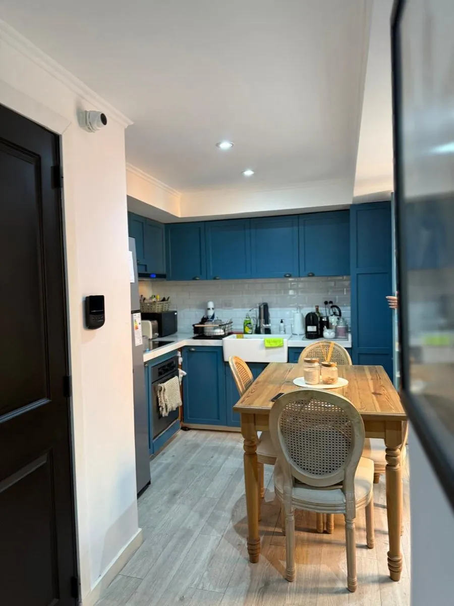 Apartamento de dois ambientes mobiliado em Monte Castro