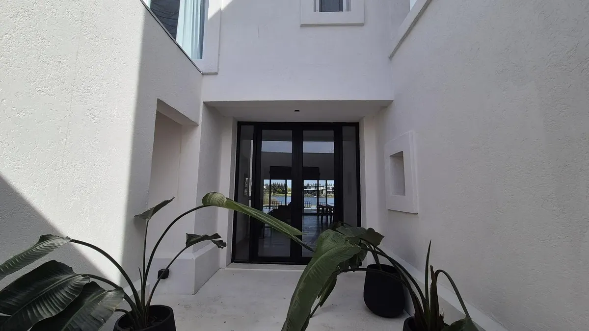 Luxury five-bedroom apartment with lagoon views in Tigre