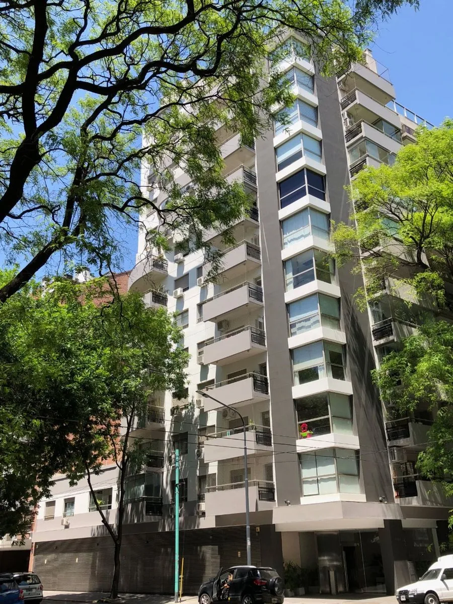 Четырёхспальная квартира с 5 комнатами и 2 (закреплёнными) парковочными местами в Caballito