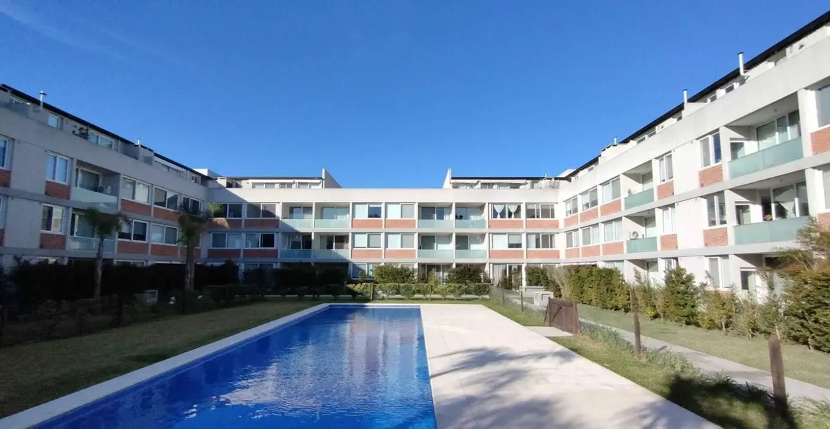 Unfurnished one-bedroom apartment with private garden in Tigre