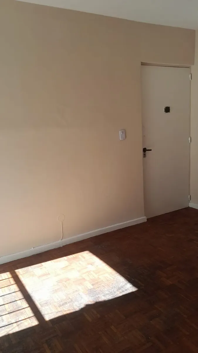 Apartamento de dois quartos em Recoleta recém-pintado