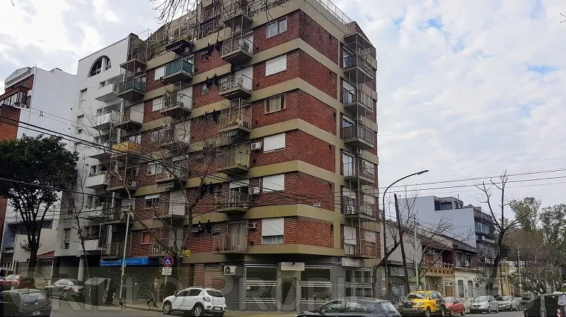 Apartamento de dois ambientes com 1 dormitório e varanda em Núñez