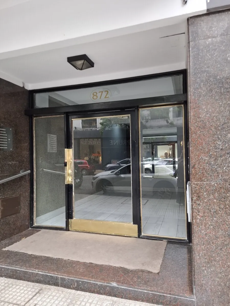 Departamento de 3 ambientes al frente con balcón en Villa Crespo