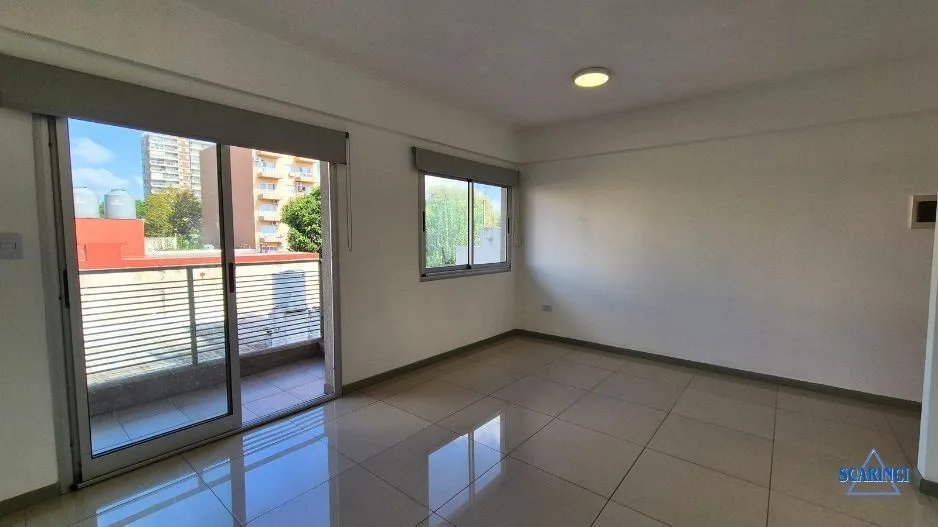 Apartamento de dois ambientes com varanda em Sáenz Peña, Tres de Febrero