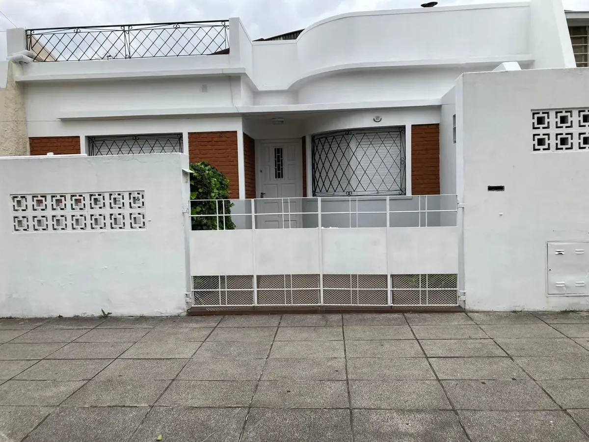 Departamento PH al frente en Morón con jardín y sin expensas