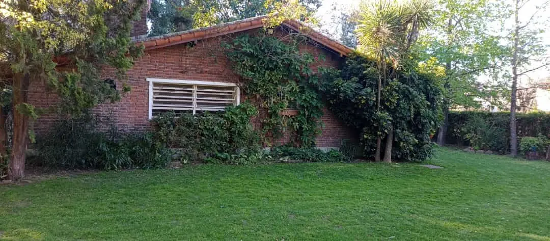 Single-storey house with pool in Don Torcuato, El Triángulo (Tigre)