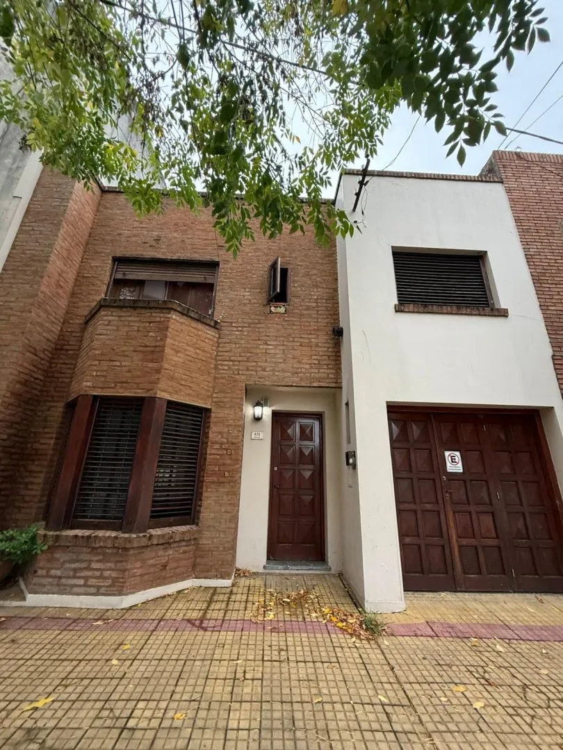 Alquiler De Casa De Tres Dromitorios En La Plata