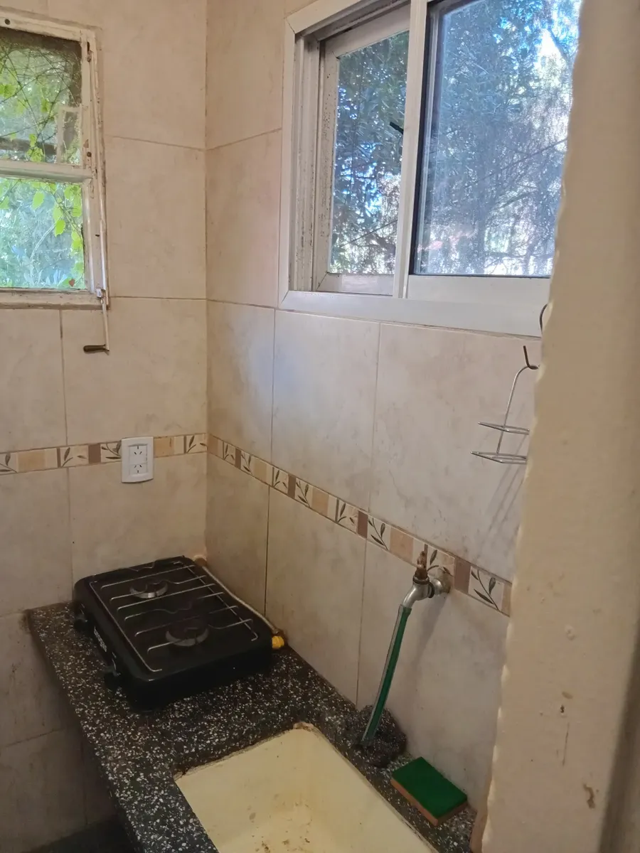 Kitnet pequeno em Martínez, sem condomínio