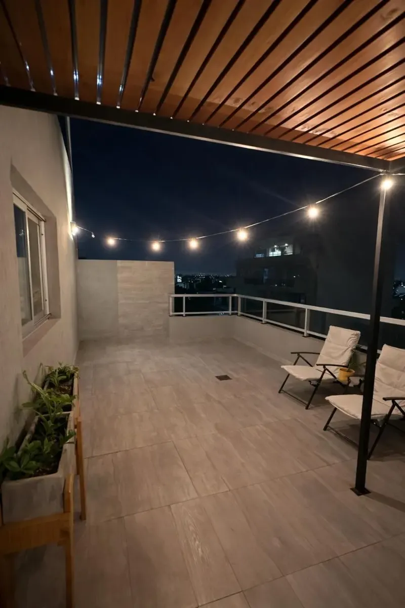 Полуэтажная квартира с 2 спальнями и большим балконом в Villa Devoto