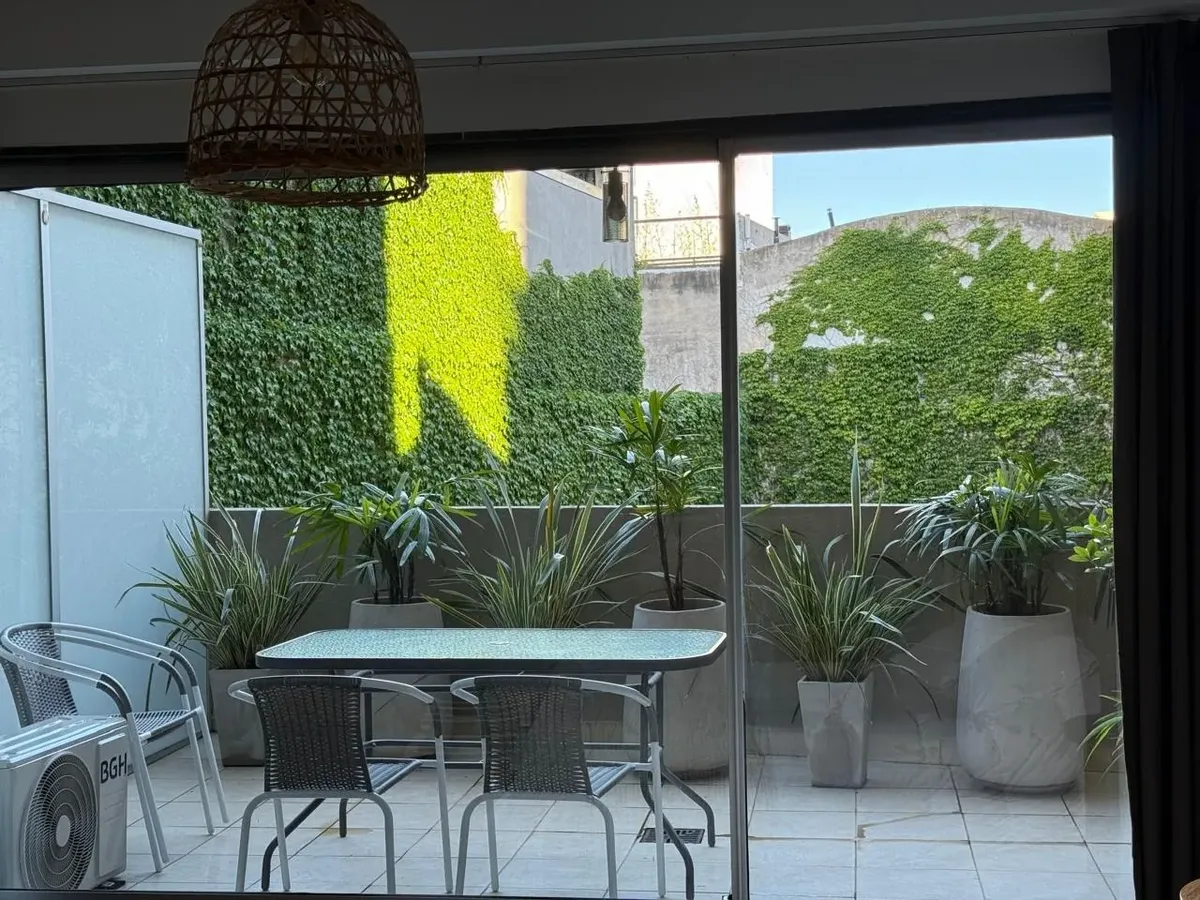 Kitnet com varanda aterrazada em Palermo
