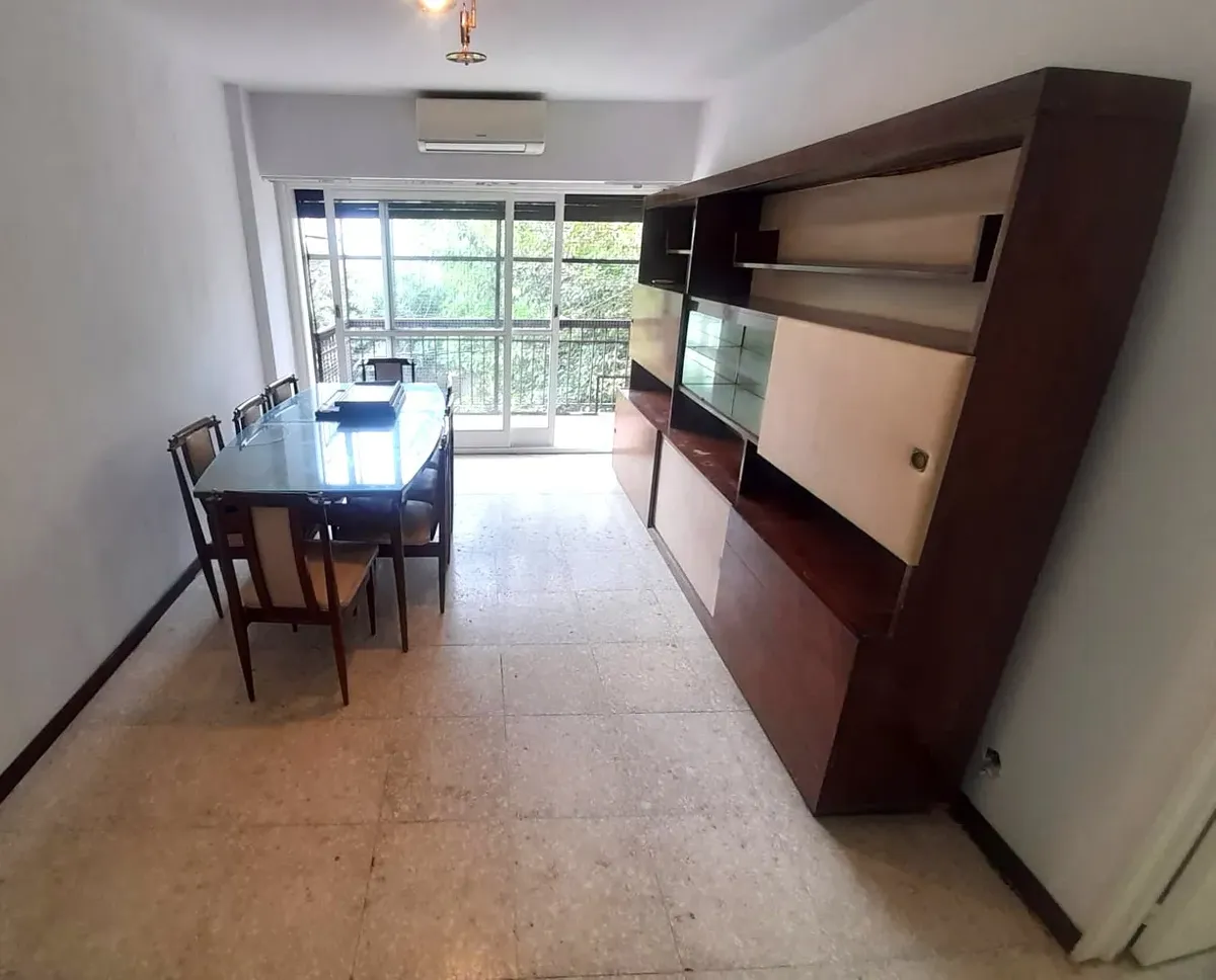 Departamento de 3 ambientes con balcón en Monte Castro