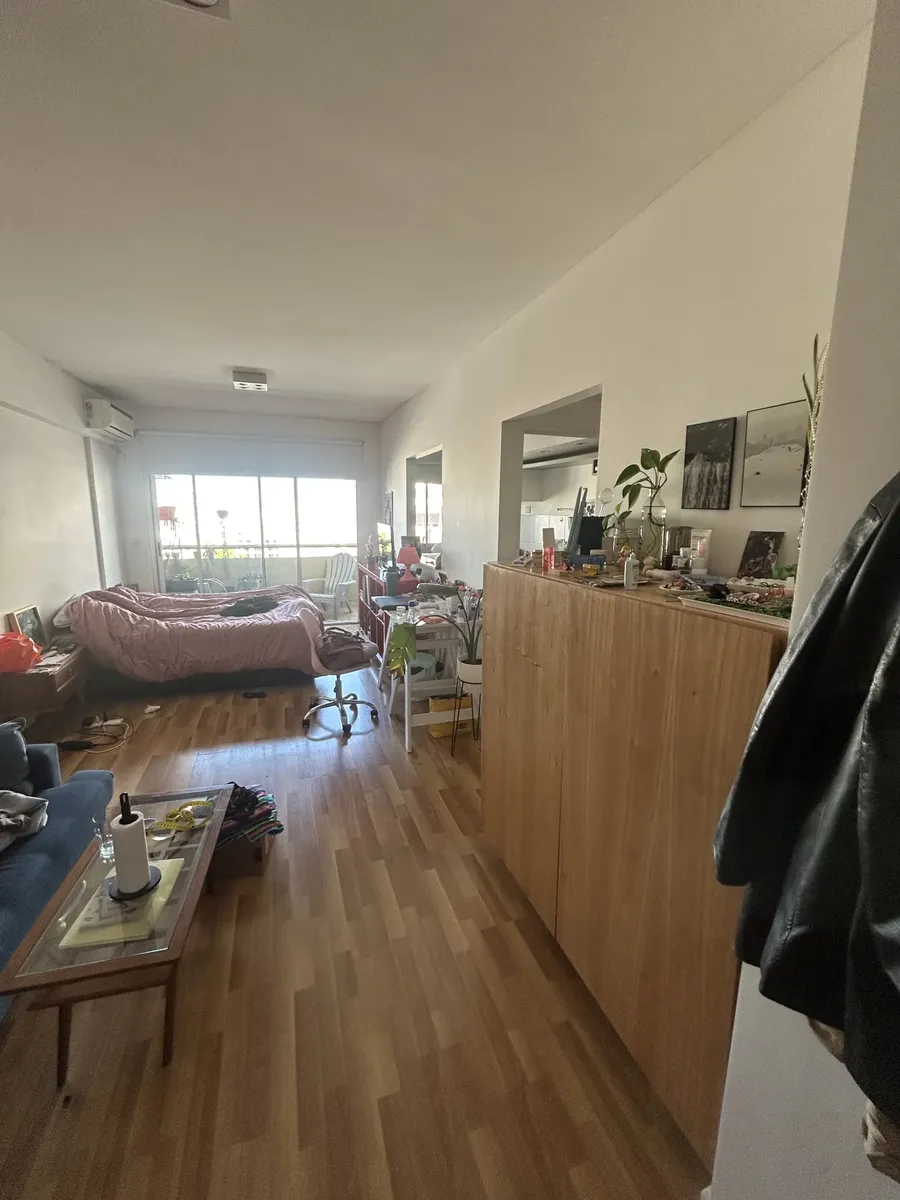 Studio apartment in Almagro with balcony and building amenities
