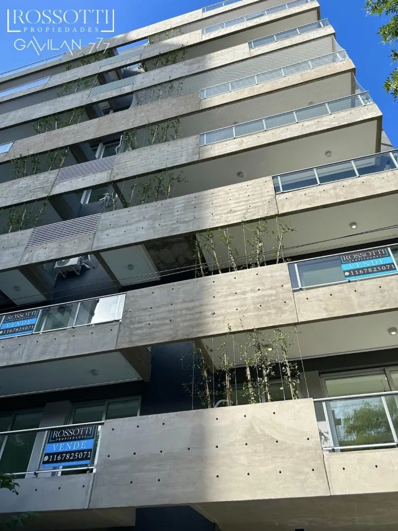 Квартира-студия с большим балконом в Flores