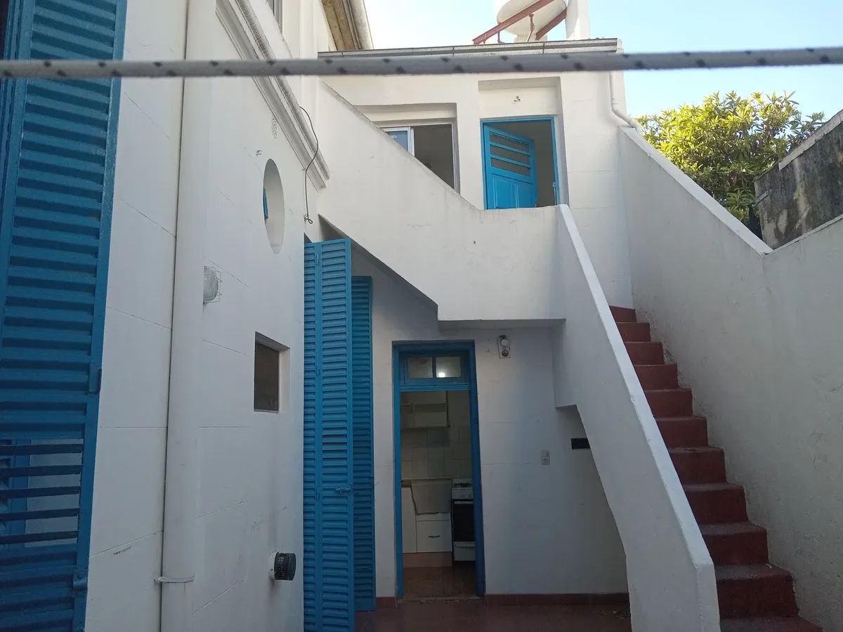 Ground-floor or upper-unit apartment with 3 bedrooms in Parque Avellaneda