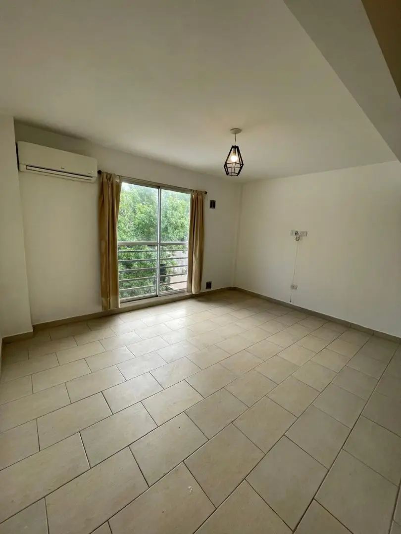 Monoambiente en alquiler con cochera y terraza de uso exclusivo en Temperley