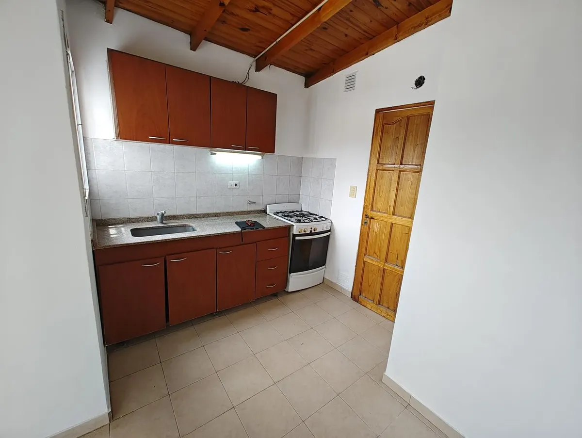 Three-room apartment on the ground floor in I. Casanova