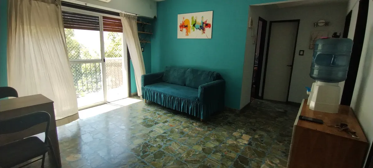 Apartamento de três ambientes com varanda em Balvanera