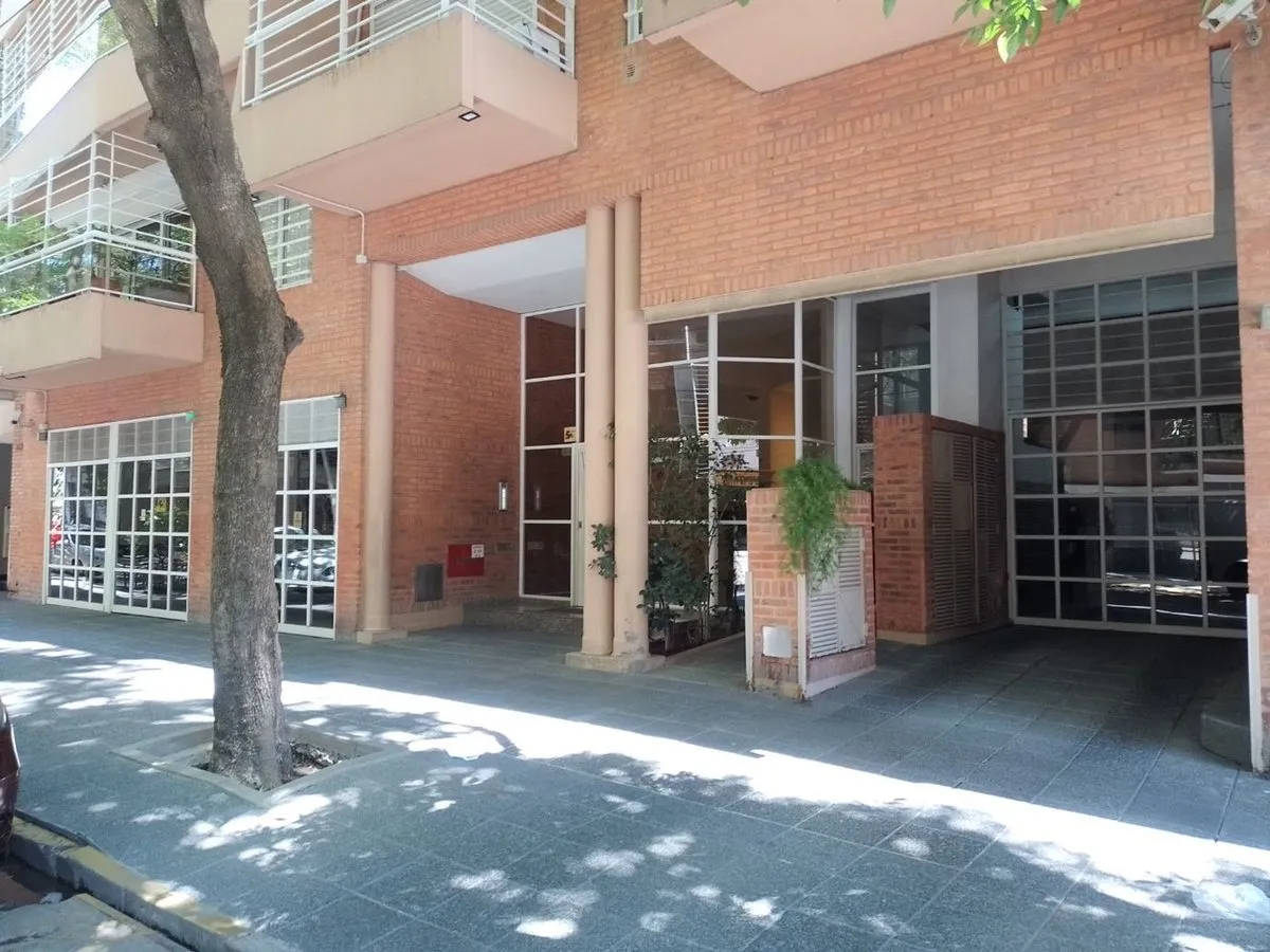 Kitnet com varanda em frente em Colegiales