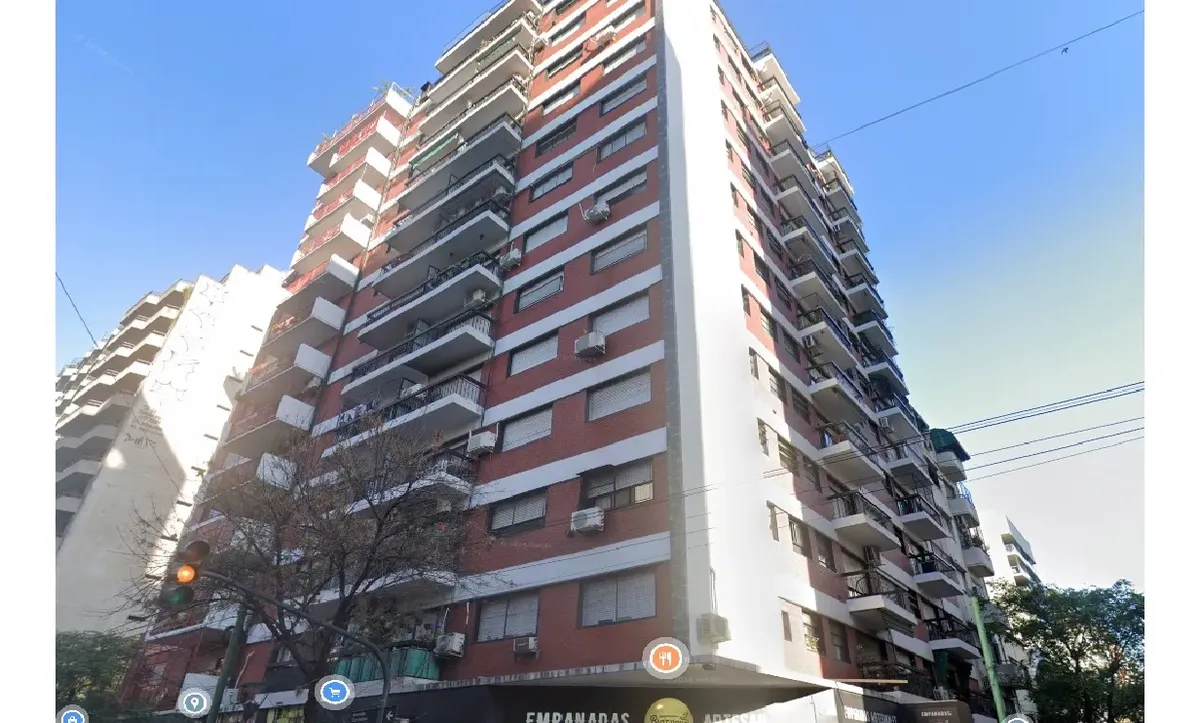 Departamento de 2 ambientes al frente con balcón en Almagro