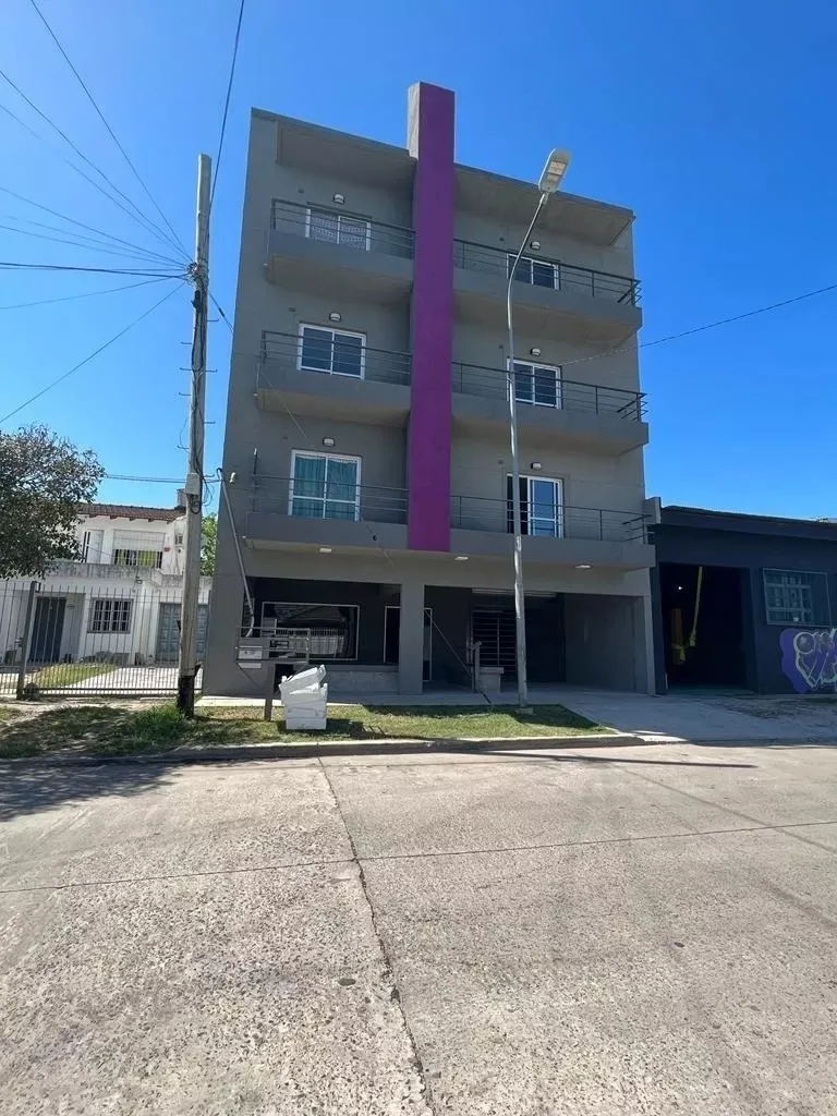 Alquiler. Amplio Departamento Monoambiente Con Balcon